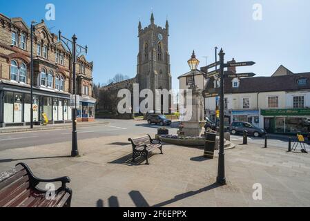 Halstead Essex, view of St Andrew's Parish Church and (foreground) the George Courtald Lamp Memorial sited in the centre of Halstead town, Essex, UK Stock Photo