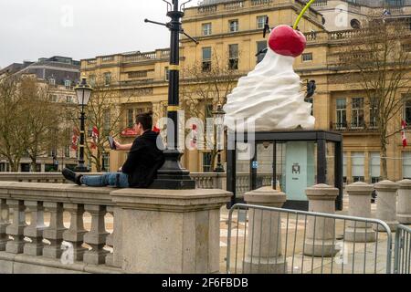 London, UK. 31st Mar, 2021. Cloudy warm day in Trafalgar Square on last day of March. Credit: JOHNNY ARMSTEAD/Alamy Live News
