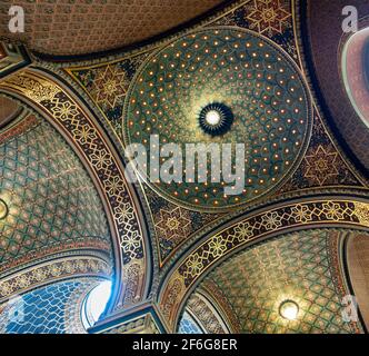 Domes Arches and Ceiling decoration in the Spanish Synagogue in Prague: The ceiling of the Spanish Synagogue is a kaleidoscope of colours and patterns Stock Photo