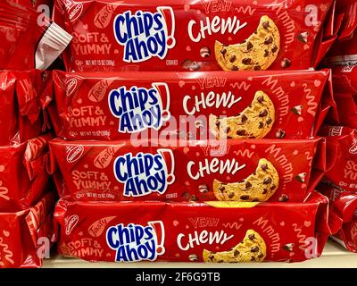 Chips Ahoy Chewy chocolate chip cookies on a store shelf Stock Photo