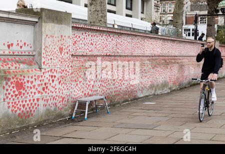 London, UK. 31st Mar, 2021. LONDON, UK. MARCH 31ST: The National Covid-19 Memorial Wall on London's South Bank on Wednesday 31st March 2021. (Credit: Tejas Sandhu | MI News) Credit: MI News & Sport /Alamy Live News