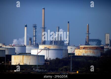 Cracking,Towers,Oil,Tanks,Refinery,Fawley,Hampshire,England,UK, Stock Photo