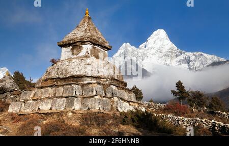 Stupa near Pangboche village with mount Ama Dablam - way to mount Everest base camp - Khumbu valley - Nepal Stock Photo