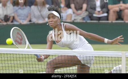 WIMBLEDON  200710th DAY 5/7/07. QUARTER-FINAL V.WILLIAMS DURING HER MATCH WITH S.KUZNETSOVA. PICTURE DAVID ASHDOWN Stock Photo