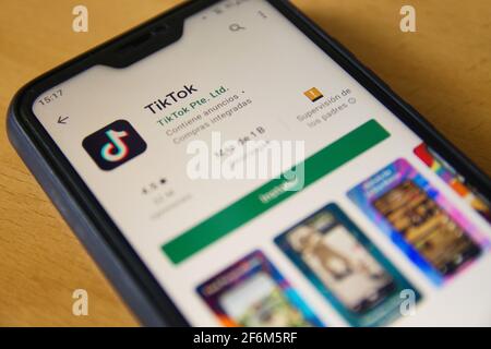 Close-up of a smartphone showing the installation page of the TikTok app on Google Play Stock Photo