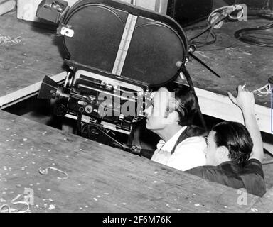CITIZEN KANE 1941 RKO Radio Pictures film.  Orson Welles at left with cinematographer Greg Tolland Stock Photo