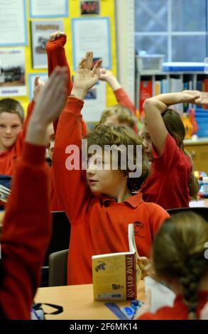 COMBE C OF E SCHOOL IN OXFORDSHIRE HEAD BARBARA JONES 1 12 05 TOM 