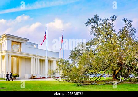 A Southern live oak tree stands in front of the Jefferson Davis Presidential Library and Museum, March 27, 2021, in Biloxi, Mississippi. Stock Photo