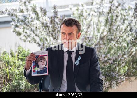 Saint-Egreve, France. 2nd Apr 2021. French President Emmanuel Macron visits the Autism spectrum disorders (ASD) Unit at Alpes-Isere Hospital in Saint-Egreve on the World Autism Awareness Day on April 2, 2021. Photo by KONRAD K./Pool/ABACAPRESS.COM Credit: Abaca Press/Alamy Live News Stock Photo