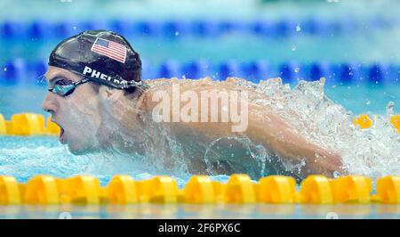 OLYMPIC GAMES BEIJING 2008.  5th DAY 13/8/08. MICHAEL PHELPS ON HIS WAY TO WINNING GOLD IN THE 200m BUTTERFLY. PICTURE DAVID ASHDOWN Stock Photo