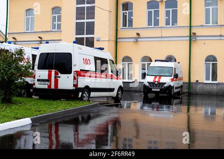 BELARUS, VITEBSK - SEPTEMBER 10, 2020: Ambulances in the parking lot at the clinic Stock Photo