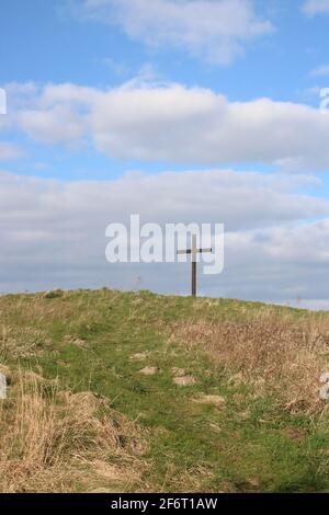 View of wooden cross on small hill at Easter, Good Friday 2021, erected at Lane Ends Amenity Area, Pilling, Lancashire by Pilling Churches together. Stock Photo