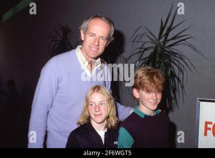 Mike Farrell Credit: Ralph Dominguez Mediapunch Stock Photo - Alamy