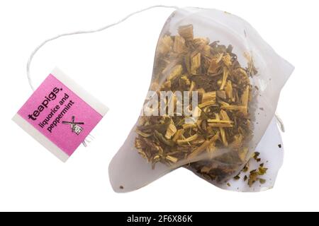 teapigs liquorice and peppermint teabag isolated on white background Stock Photo