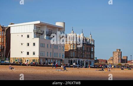 Portobello, Edinburgh, Scotland., UK weather. 3rd April 2021. Sunny for people at the beach and promenade. Stock Photo