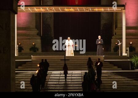 Roma, Italy. 02nd Apr, 2021. (4/2/2021) Pope Francis celebrated Via Crucis in the churchyard of the empty St. Peter's Square in the Vatican. (Photo by Matteo Nardone/Pacific Press/Sipa USA) Credit: Sipa USA/Alamy Live News Stock Photo