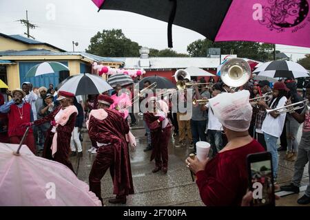 Lady Buckjumpers New Orleans Social Aid and Pleasure Club Second Line (Secondline) Parade dancers on Sunday in the rain. New Orleans, Louisiana, USA. Stock Photo