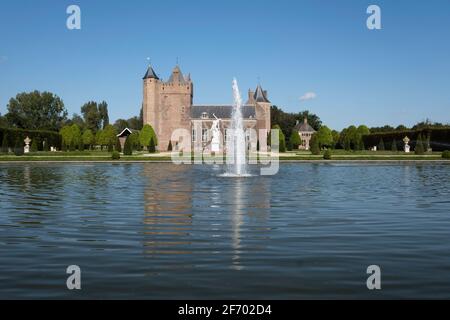 Castle Assumburg in Heemskerk near Amsterdam seen from the castle gardens and lake with fountain, nowadays a youth hostel Stock Photo