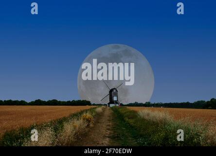 A full moon over Pitstone Windmill in Buckinghamshire, UK Stock Photo