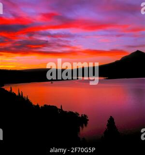 sunrise over saint mary lake in glacier national park, montana Stock Photo
