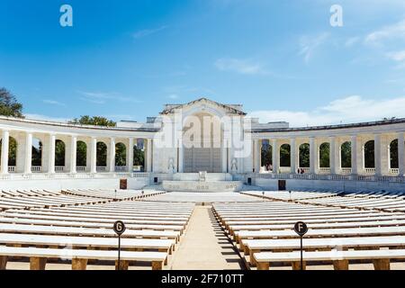 The Neoclassical Memorial Ampitheater in Arlington National Cemetery on a sunny day in Arlington, Virginia Stock Photo