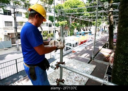 salvador, bahia / brazil - february 11, 2016: workers working to dismantle the cabin structure in the Campo Grande neighborhood used in the Carnival o Stock Photo