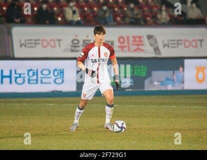 Seoul, South Korea. 10th Mar, 2021. Ki Sung-Yueng (FC Seoul), Mar 10, 2021 - Football/Soccer : The 3rd round of the 2021 K League 1 soccer match between Seongnam FC 1-0 FC Seoul at Tancheon Sports Complex in Seongnam, south of Seoul, South Korea. Credit: Lee Jae-Won/AFLO/Alamy Live News Stock Photo