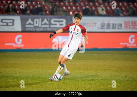 Seoul, South Korea. 10th Mar, 2021. Ki Sung-Yueng (FC Seoul), Mar 10, 2021 - Football/Soccer : The 3rd round of the 2021 K League 1 soccer match between Seongnam FC 1-0 FC Seoul at Tancheon Sports Complex in Seongnam, south of Seoul, South Korea. Credit: Lee Jae-Won/AFLO/Alamy Live News Stock Photo