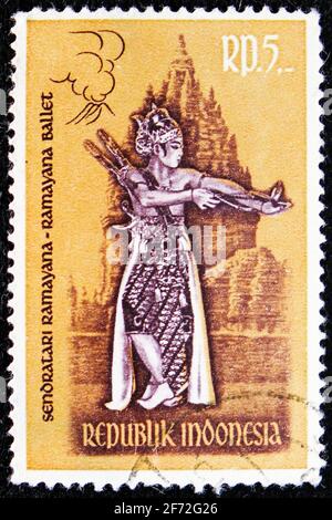 MOSCOW, RUSSIA - DECEMBER 22, 2020: Postage stamp printed in Indonesia shows Ramayana Dancers, serie, 5 Rp - Indonesian rupiah, circa 1962 Stock Photo