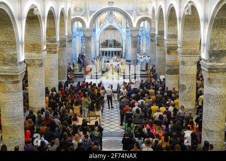 Iraqi Christians attend the Easter mass at the Grand Immaculate Church (al-Tahira-l-Kubra) in the Qaraqosh town (Al-Hamdaniya), 30 kilometers southeast of the city of Mosul. Easter is considered the greatest and largest Christian holiday, as it commemorates the resurrection of Christ from the dead after three days of his crucifixion and death, as written in the New Testament, in which the Great Lent that usually lasts forty days ends. During the liturgy the hymns are sung, parts of the Old Testament from the Bible are recited, the hymns of the Hallelujah are recited and the Gospel of the Resur Stock Photo