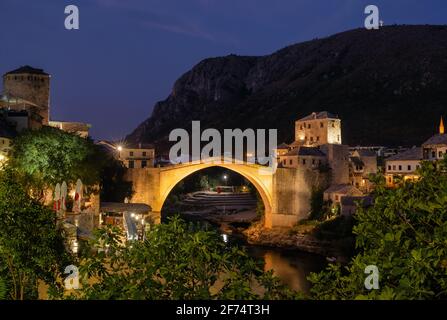 Stari Most bridge at night in old town of Mostar, BIH Stock Photo