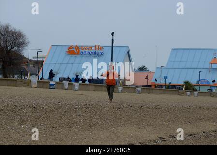 Essex, UK. 05th Apr, 2021. Southend-on-Sea Essex 5th April 2021. Southend on Sea in Essex one week after record breaking March temperatures sent thousands of visitors to the towns beach is today virtually deserted as cold weather returns to greet the Easter Bank holiday Monday. Credit: MARTIN DALTON/Alamy Live News Stock Photo