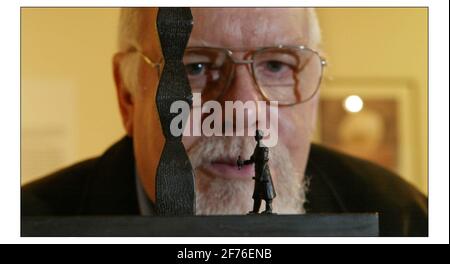 Sir PeterBlake exhibiting at the London institute galary in London.in pic with Endless Column pic David Sandison 10/11/2003 Stock Photo