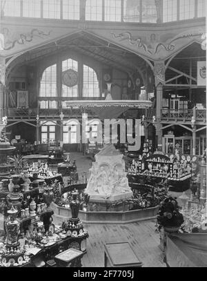 The industrial rate at the industrial exhibition in Kungsträdgården, Stockholm 1866. Molins fountain. To the right, Finland's part of the exhibition hall. In the front of Rörstrands stand. Stock Photo