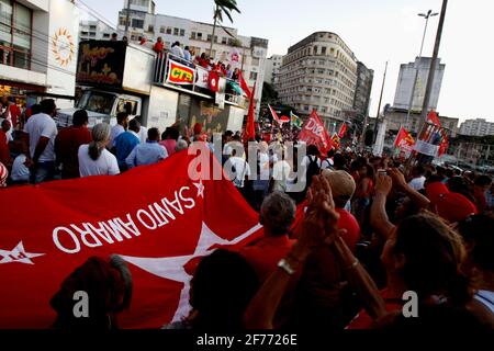 salvador, bahia, brazil - dec. 16, 2015: members of the trade union centrals, political parties and social movements mobilize in favor of president Di Stock Photo