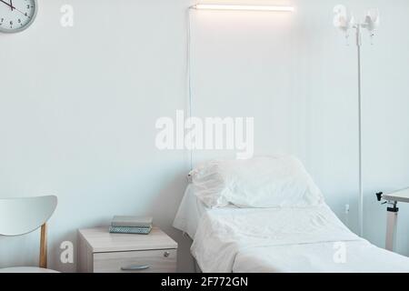 Background image of white hospital room with empty bed and medical equipment, copy space Stock Photo