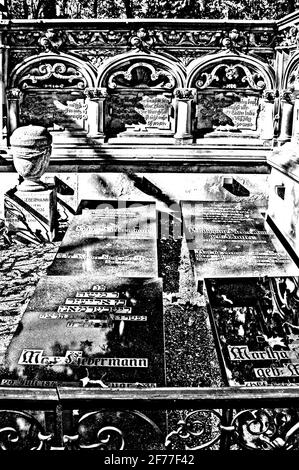 Berlin (Germany): Grab von Max Liebermann auf dem jüdischen Friedhof Schönhauser Allee; Grave of Max Liebermann Stock Photo
