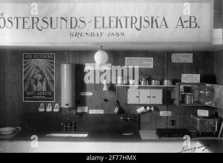 Building and Bo Exhibition in Östersund 1929. Östersund's Electric AB's demonstration kitchen. Manufacturers and suppliers are available in the exhibition catalog. 16. Stock Photo