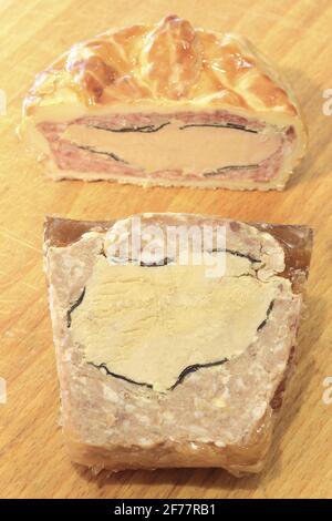 France, Dordogne, Perigord Blanc, Perigueux, Maison Mazieres, Perigueux pâte in crust (foie gras, pork stuffing and truffle) and in terrine Stock Photo