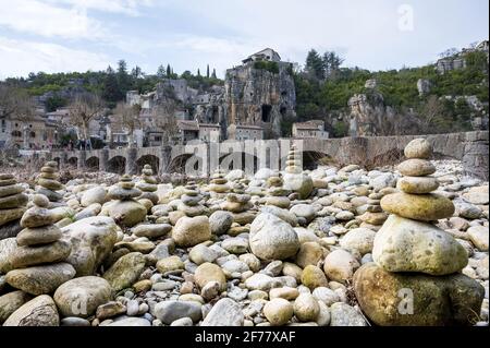 France, Ardeche, Gorges de l'Ardèche, village of Labeaume, cairns on the banks of the river la Baume Stock Photo