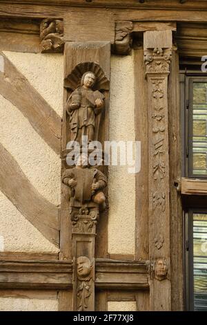 France, Yonne, Noyers or Noyers sur Serein, labelled Les Plus Beaux Villages de France (The Most beautiful Villages of France), medieval half-timbering house on Place de la Petite Etape aux vins Stock Photo