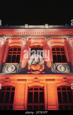 France, Paris, National Museum of Natural History, the Grande Galerie de l'Evolution, the illuminated facade, the Allegory of Science sculpted by Eugene Guillaume in 1882 surrounded by the medallions of Etienne Geoffroy Saint Hilaire and Jean Baptiste de Lamarck Stock Photo