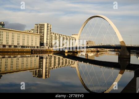 Squinty Bridge (Clyde Arc) over the River Clyde, Glasgow Scotland. Water reflections. Connecting Finnieston Street to Govan Road. Stock Photo