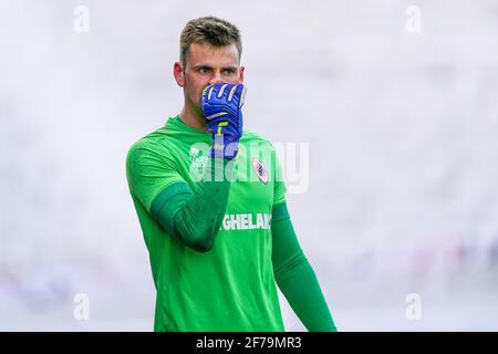 ANTWERPEN, BELGIUM - APRIL 5: goalkeeper Ortwin de Wolf of Royal Antwerp during the Jupiler Pro League match between Royal Antwerp and RSC Anderlecht Stock Photo