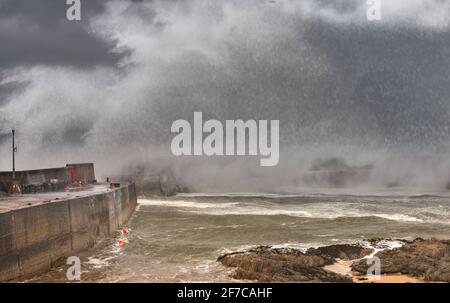 PORTKNOCKIE MORAY COAST SCOTLAND SEVERE STORM AND VERY HIGH WINDS MASSIVE WAVES AND SPRAY  BREAKING OVER HARBOUR WALLS Stock Photo