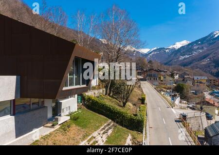 Exterior modern isolated villa, surrounded by nature. Iron and concrete cladding. Nobody inside. Canton Ticino Switzerland Stock Photo