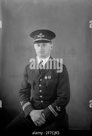 portrait-of-lieutenant-hjalmar-bosson-1935-portrait-of-lieutenant