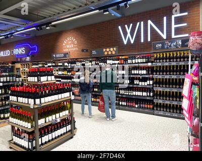 Couple in wine section inside M&S Food supermarket, Two Rivers Shopping Centre,  Staines-upon-Thames, Surrey, England, United Kingdom Stock Photo