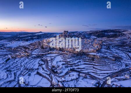 Morella medieval city aerial view, in a winter blue hour, after a snowfall (Castellón, Valencian Community, Spain) ESP: Vista aérea de Morella nevada Stock Photo