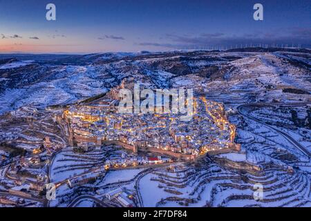 Morella medieval city aerial view, in a winter blue hour, after a snowfall (Castellón, Valencian Community, Spain) ESP: Vista aérea de Morella nevada Stock Photo